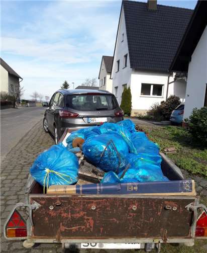 Eine Hängerladung Unrat und Abfall wurde entsprgt. Fotos: privat