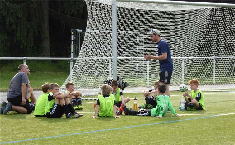 Eine Halbzeitansprache durch Trainer Roland Hanke mit nachhaltiger Wirkung. privat
