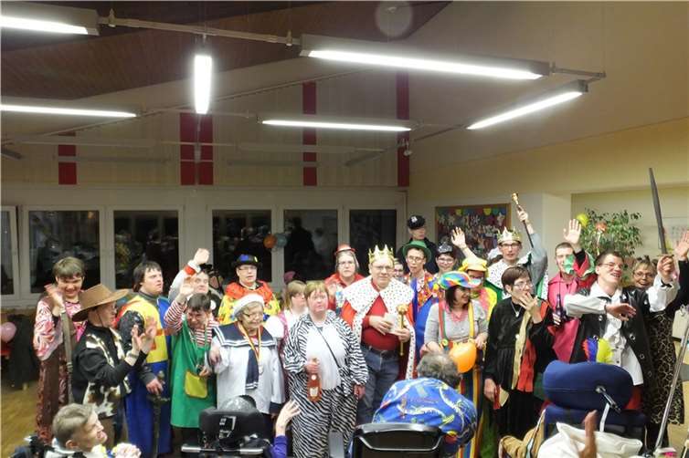 Eine Jury kürte die buntesten und originellsten Kostüme des Abends.