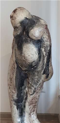 Eine Keramikplastik von Anja Bogott.