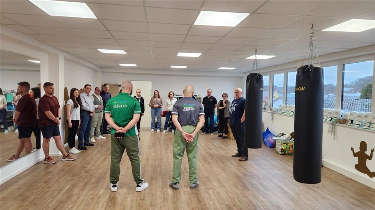 Eine Kernbotschaft des Frustkiller-Freitags: Erkenne, was Dich wütend macht und schaffen einen Raum zwischen Aktion und Reaktion für eine bewusste Handlungsentscheidung.