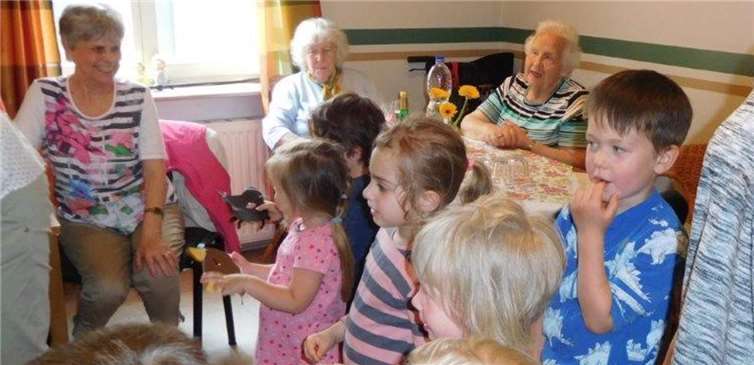Eine Kindergruppe aus dem Haus für Kinder war im Montagscafé zu Gast. privat