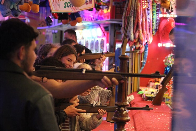 Eine Kirmes ohne Schießbuden? Kaum vorstellbar!