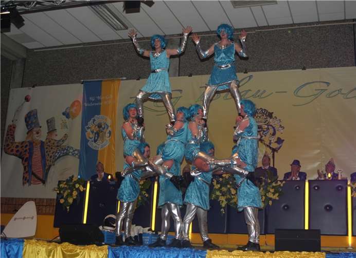 Eine Kombination aus neuen Schrittfolgen und anspruchsvollen Hebefiguren wurden eingeübt.