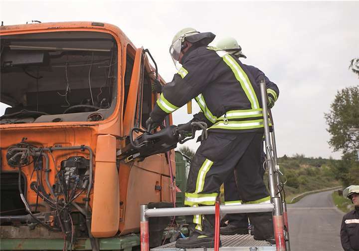 Eine LKW-Türe bietet viel Widerstand.