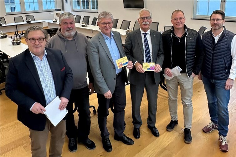 Eine Meinung, wenn es um schnellere Genehmigungen und Ausweisung von Gewerbeflächen geht (von links): Jürgen Zinken, Wirtschaftsförderer VG Mendig, Achim Grün, Stadtbürgermeister Mendig, Martin Neudecker, IHK-Regionalgeschäftsführer Mayen-Koblenz, Arne Rössel, Hauptgeschäftsführer IHK Koblenz, Jörg Lempertz, Bürgermeister VG Mendig, und Andreas Loeb, Bauamtsleiter VG Mendig.