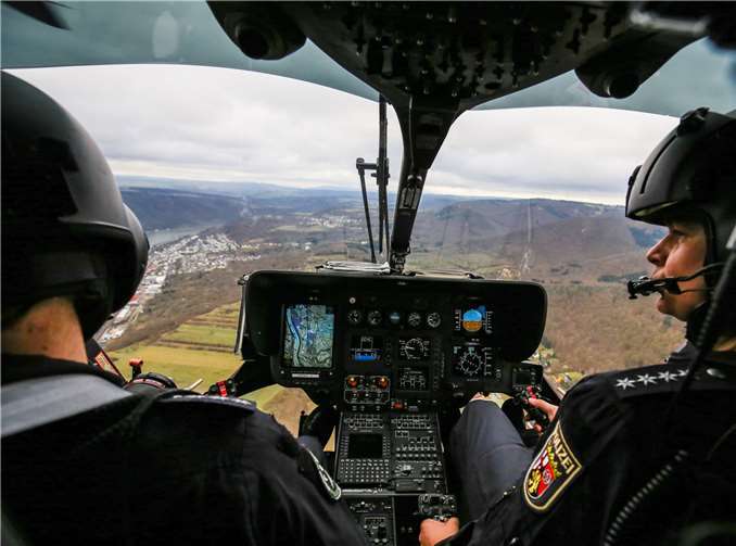 Eine Menge Technik istim Cockpit zu beherrschen.