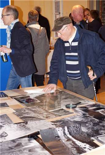 Zur Geschichte des Treis-Bruttiger Tunnels Eine Menge von Fotos und Zeichnungen verdeutlichen die Dimension des geheimen Unternehmens „Zeisig“. Fotos: Benedikt Schmitt