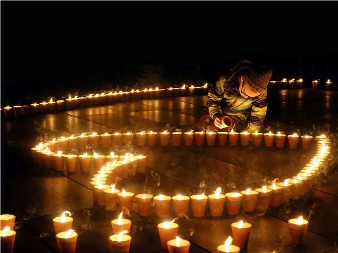 Eine Million Sterne: Jede Kerze leuchtet symbolisch für einen Menschen in einer schwierigen Lebenslage. Fotos: privat