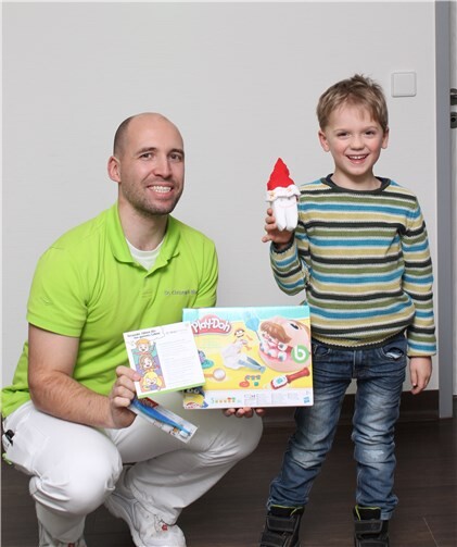 Eine Nikolausmütze hatte dieser Zahn auf. Fotos: Privat