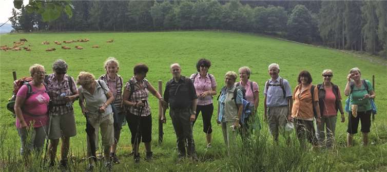 Eine Pause gönnte sich die Gruppe vor einer großen Weidefläche.privat