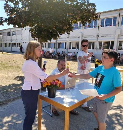 Eine Plexiglasscheibe trennte Lehrer und Schüler.