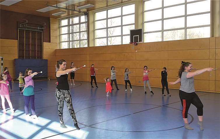 Eine Probe der Tanzgruppen beim Training. privat