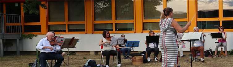 Eine Probe mit Abstand.Quelle: Orchester des Kreises Ahrweiler