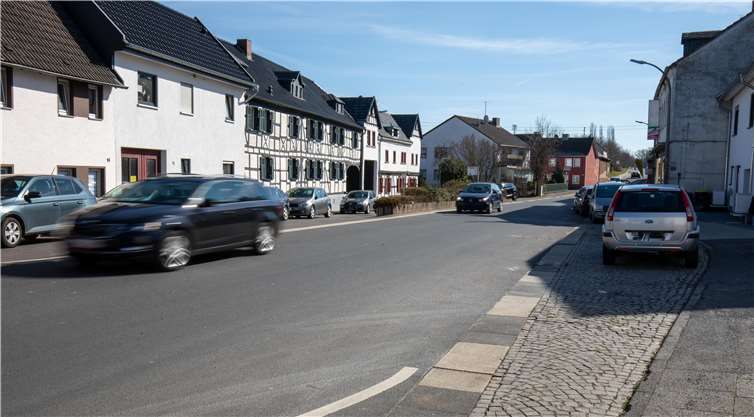 Eine Querungshilfe soll die Situation der Fußgänger hier verbessern. Foto: CEW