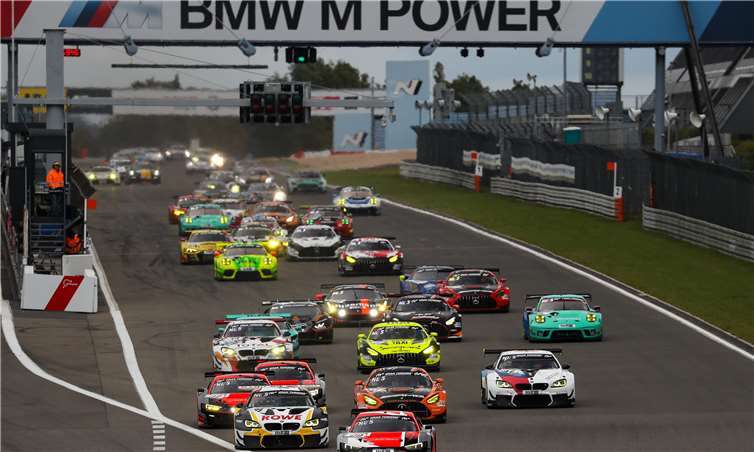 Eine Rennszene des Nürburgring Langstrecken-Serie 2020, ROWE 6 Stunden ADAC Ruhr-Pokal-Rennen vom 29. August. Foto: Jan Brucke/VLN