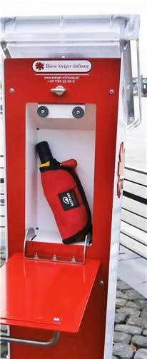 Eine „Restube“, eine Art Rettungsschlauch, gehört zum Innneleben der Rettungssäule.