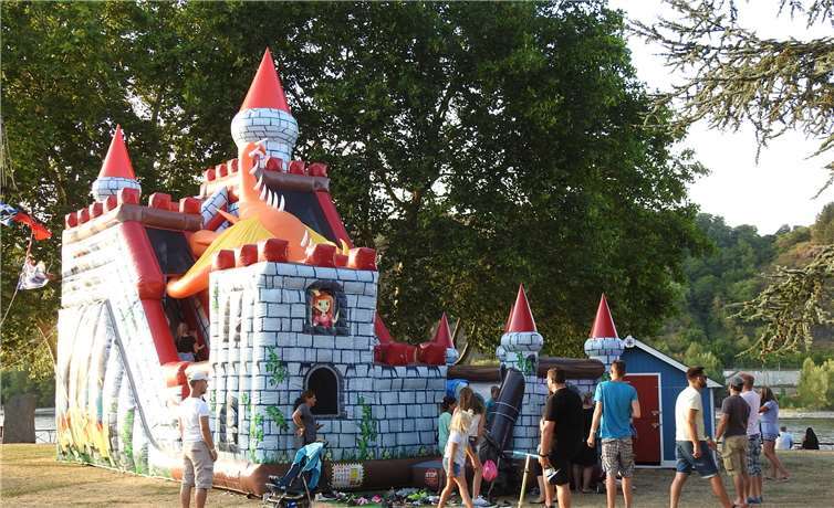 Eine Riesen-Hüpfburg sorgte für viel Spaß bei den Kids.