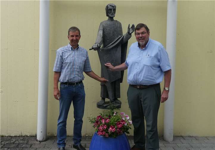 Eine Spende in Höhe von 435 Euro für die notärztliche Versorgung in der Hocheifel-Region/Notarztstandort Adenau, konnte Bernd Schiffarth, Vorsitzender des Fördervereins „Krankenhaus und Notarztstandort Adenau“, (vormals Förderverein St. Josef Krankenhaus Adenau), von Rainer Koch aus Dümpelfeld entgegennehmen.Foto: privat