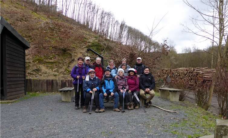 Eine Stärkung gab es an der Grillhütte am Leubsdorfer Bach.privat