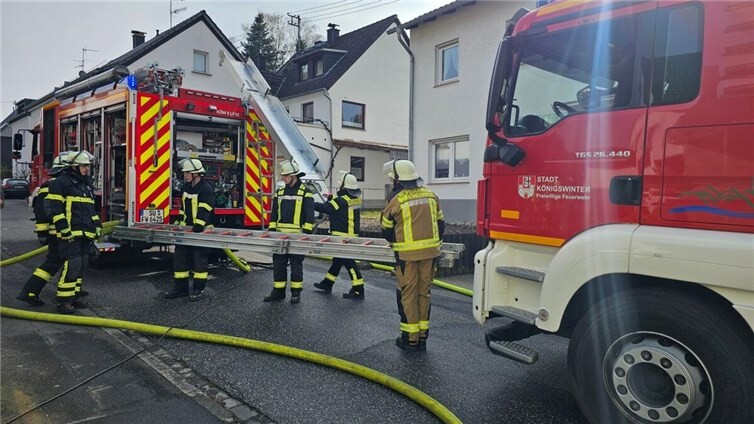 Eine Steckleiter wird vorbereitet. 