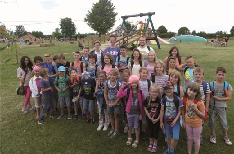 Eine Superferienaktion mit Ausflügen, Sport, Grillen, Toben, Basteln und jeder Menge Spaß erlebten auch dieses Jahr wieder zahlreiche Kids aus Rheinbach und Umgebung mit dem Kinder- und Jugendzentrum LIVE St. Martin.privat