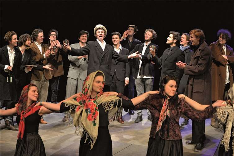 Eine Szene aus "Böse Geister" von Fjodor Dostojewski, dargeboten von Theater Total. Volker Beushausen