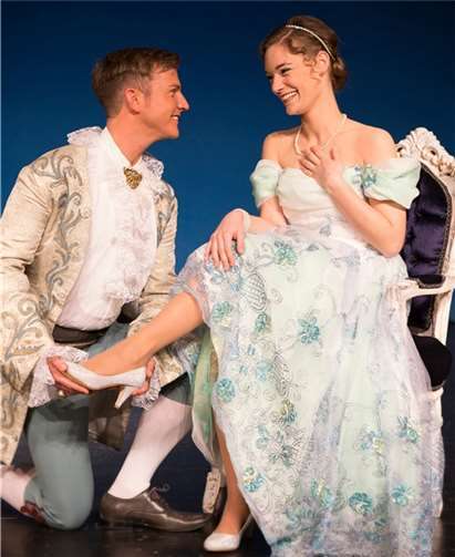 Eine Szene aus dem Musical: der Prinz hat seine Prinzessin gefunden. privat