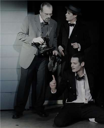 Eine Szene aus dem neuen Theaterstück „Neue Fälle für Sherlock Holmes“. Filmtheater