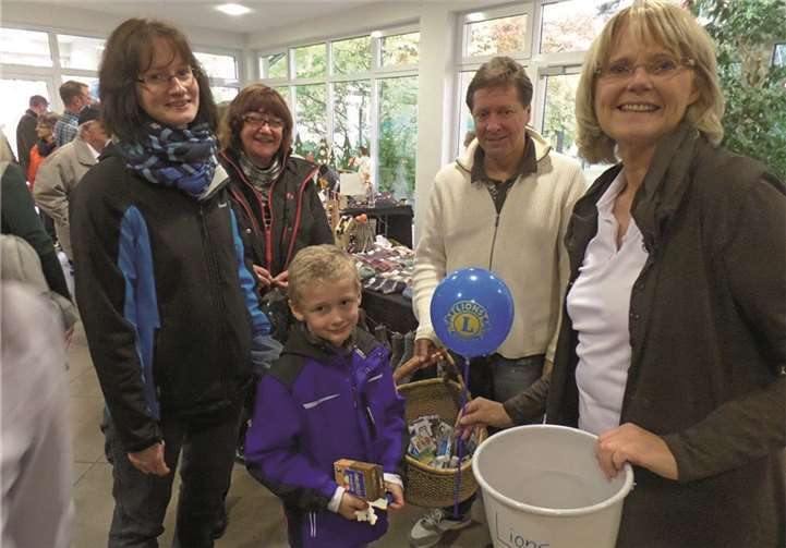 Eine Tombola erwartete große und kleine Besucher am Stand des Lions-Clubs.STUKO