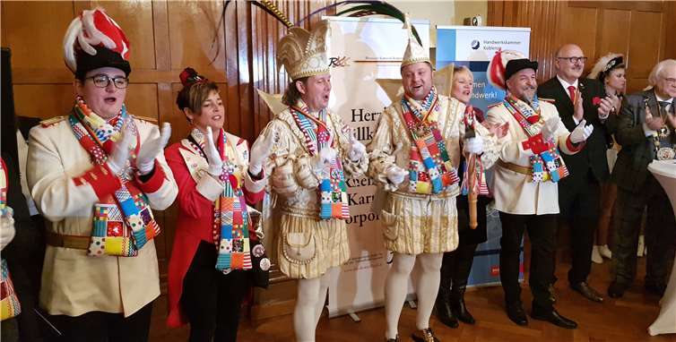 Eine Überraschung war der Einzug des Prinzenpaares Jens I. und Dennis I. aus Herkersdorf. Fotos: KH