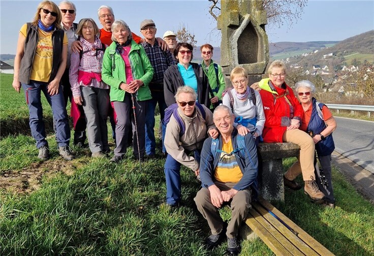 Eine Wandergruppe des Eifelverein Sinzig erkundete unter Führung von Konrad Waßmann am Wochenende den Geo-Pfad „Route M“ im mittleren Brohltal. Foto: privat