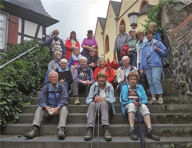 Eine Wandergruppe in Linz am Rhein.privat