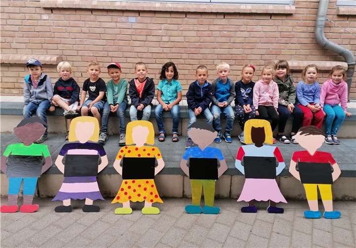 Eine Woche nach Schulstart waren Tina und Ingo, die beiden Jugendpfleger der Gemeinde Grafschaft, zu Gast im Kindergarten in Gelsdorf, um gemeinsam mit den neuen Maxikindern über Kinderrechte zu sprechen. Foto: privat