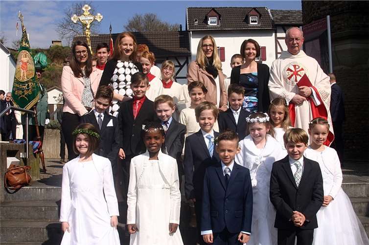 Eine Woche nach de früher üblichen Weißen Sonntag empfingen in Bad Bodendorf junge Christen zum ersten Mal das Sakrament der Kommunion. RÜ