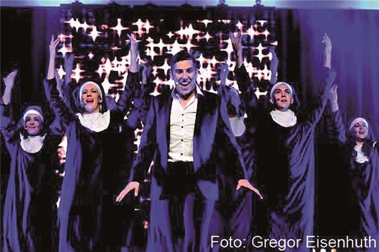 Eine abwechslungsreiche Show, mit viel Gesang und Tanz, wird den Besuchern geboten. Gregor Eisenhuth