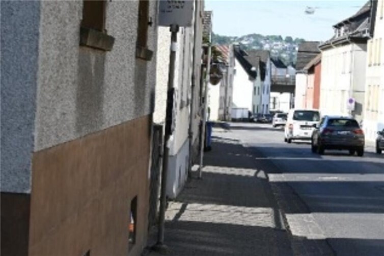 Eine aktuelle Bestandsaufnahme der lokalen Bushaltestellen durch Mitglieder des Seniorenbeirates der Verbandsgemeinde Bad Hönningen offenbart massive infrastrukturelle Defizite.