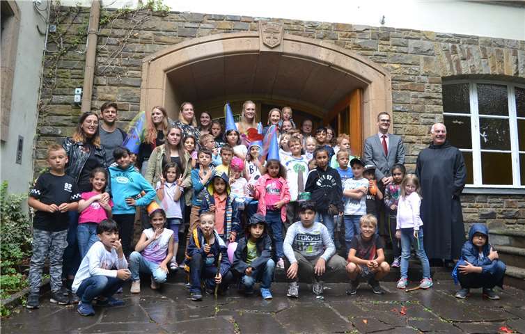 Eine aufregende Zeit verbrachten die jungen Teilnehmer der Kinderstadtranderholung der Caritas in Kooperation mit dem Kloster Maria Laach. Foto: E. T. Müller