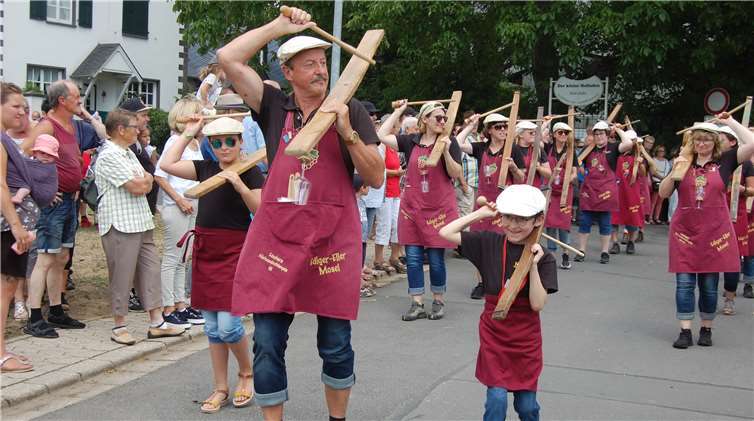Eine beeindruckende Musikgruppe: die Eijefassdouwedengeler aus Ediger-Eller.