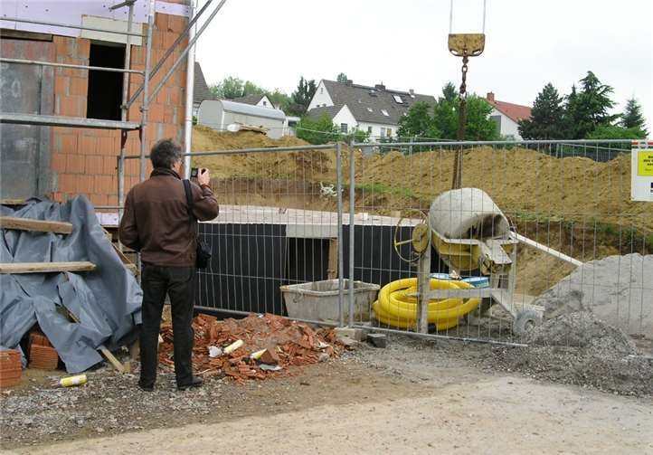 Eine begleitende Energieberatung kann sich auszahlen und sollte zumindest in den wichtigsten Bauphasen stattfinden. VZ-RLP