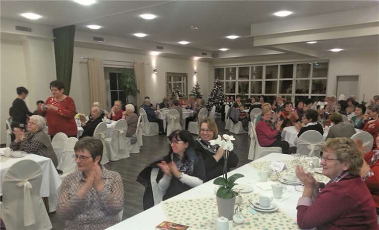 Eine besinnliche Stimmung herrschte beim Beisammensein des LandFrauenvernandes Mayen-Koblenz in Welling. privat