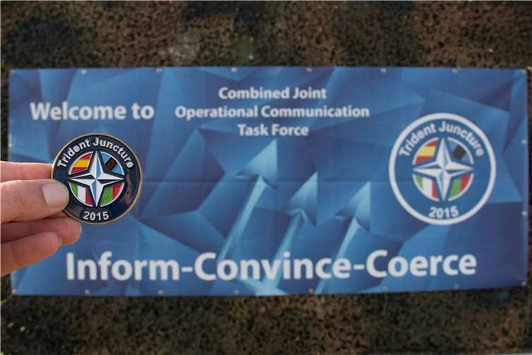 Eine besondere Auszeichnung - der Coin des Nato Kommandeurs.