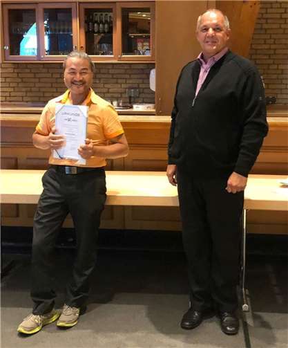 Eine besondere Ehrung erfuhr Dennis Seebach, der eine Urkunde sowie die Ehrennadel des TRP in Bronze für seine besonderen Leistungen für 35 Jahre Tanzsport erhielt. Foto: privat