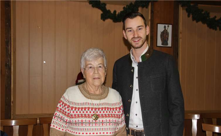 Eine besondere Ehrung erfuhr Hildegard Mollbach, die für 25-jährige aktive Mitgliedschaft mit Urkunde und Nadel vom Ersten Vorsitzenden Alexander Ody ausgezeichnet wurde.