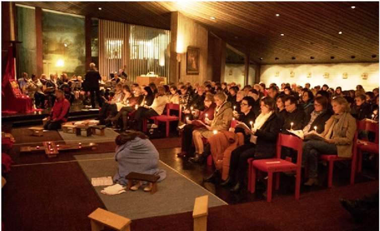 Eine besondere Form des Gottesdienstes und der Hingabe zu Gott erlebten die Teilnehmer der „Nacht der Lichter“.  privat