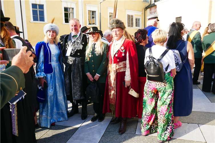 Eine bunte Vielfalt an Trachten war vor Ort zu sehen.