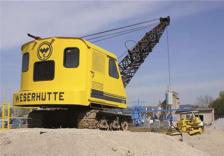 Eine der Hauptattraktionen ist dieser funktionsfähige Weserhütten-Bagger. Im Fahrergehäuse wird auf einem Monitor zu sehen sein, wie mit dem Bagger einst Bims abgebaut wurde.