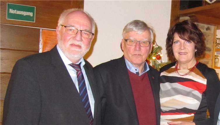 Eine der Höhepunkte der Weihnachtsfeier des SPD-Ortsvereins Rheinbach war die Ehrung langjähriger Mitglieder.  privat