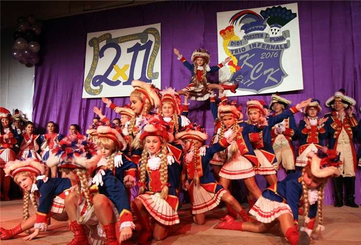 Eine der Tanzgarden der Montabaurer Stadtsoldaten: sie boten eine tolle Show mit vielen Aktiven. -WW- Willi Willig