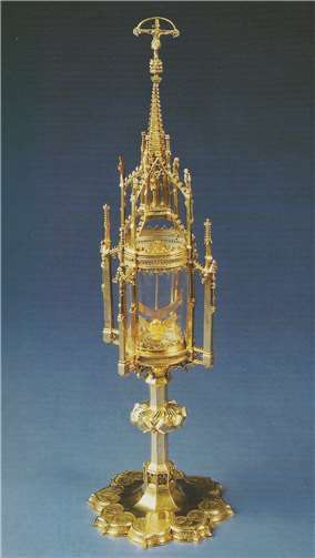 Eine der ältesten Monstranzen eine gotische Turmmonstranz im Besitz der Pfarrgemeinde St. Laurentius, die auf dem Bild dargestellt ist.Quelle: „Du wohnst ganz schönhier, lieber Gott“ Pfarrgemeinde St. Laurentius